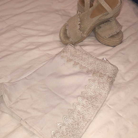 Sweet Journey Cream Shorts size Medium - Picture 2 of 6